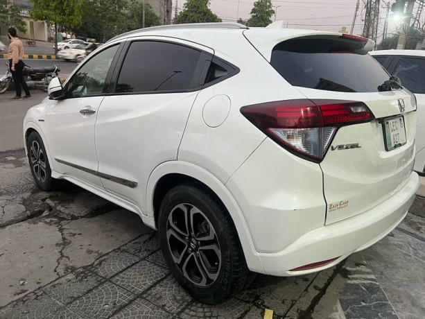 honda-vezel-2015-z-package-big-4