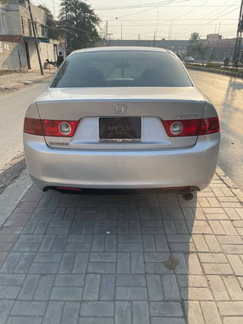 honda-accord-2003-big-5