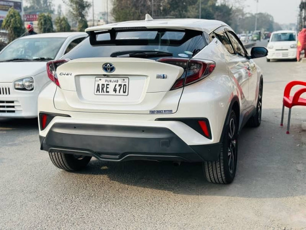 toyota-c-hr-g-led-2018-24-big-2