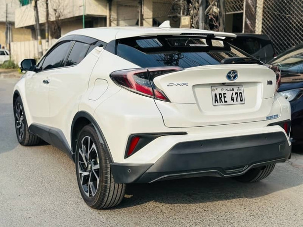 toyota-c-hr-g-led-2018-24-big-1
