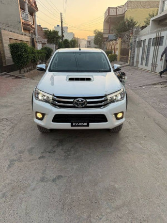 toyota-hilux-2017-big-0