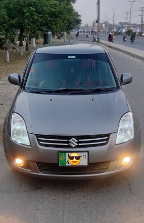 suzuki-swift-dlx-2012-total-genuine-big-15