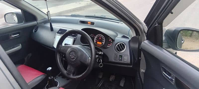 suzuki-swift-dlx-2012-total-genuine-big-1