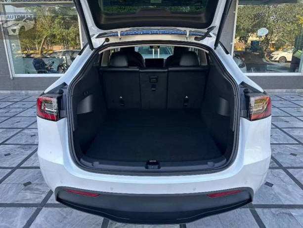 tesla-model-y-standard-range-2022-big-14