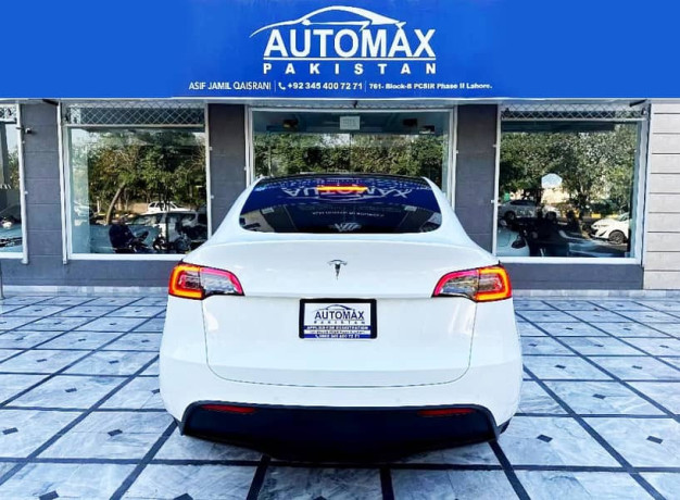 tesla-model-y-standard-range-2022-big-3