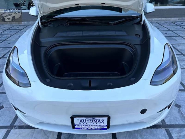 tesla-model-y-standard-range-2022-big-13