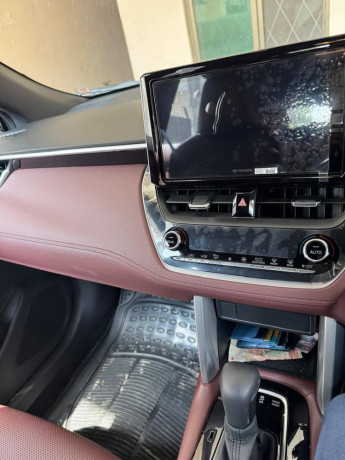 toyota-corolla-cross-premium-high-grade-2024-big-9