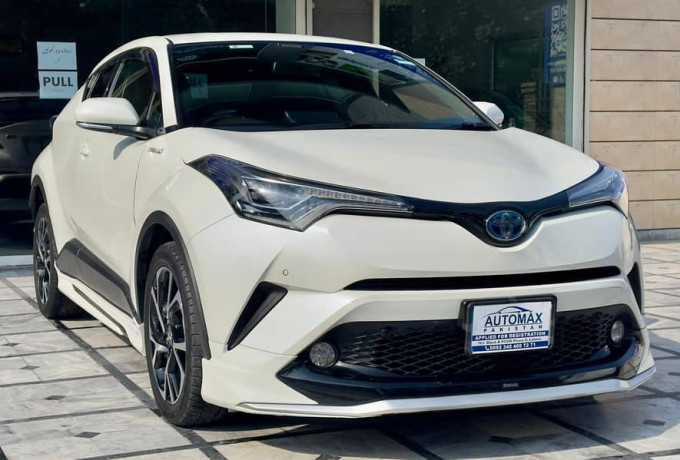 toyota-c-hr-g-led-2017-big-1