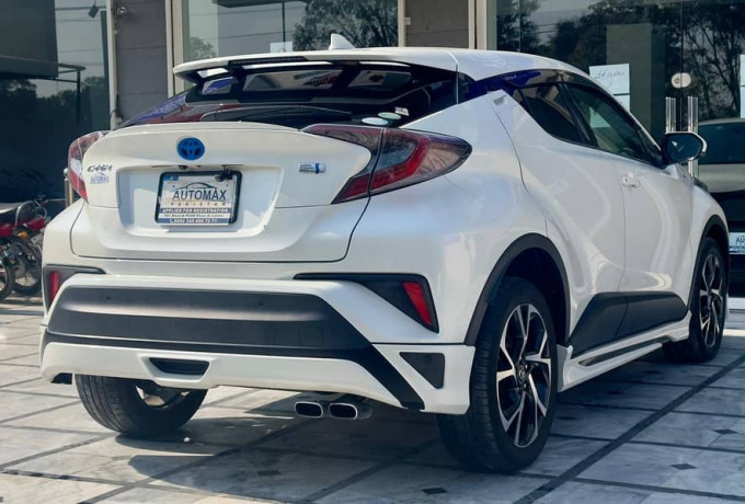 toyota-c-hr-g-led-2017-big-7