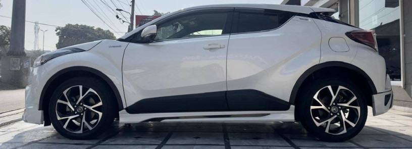 toyota-c-hr-g-led-2017-big-4