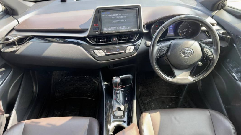toyota-c-hr-g-led-2017-big-12