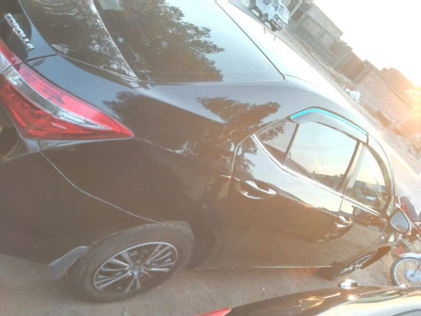toyota-corolla-gli-2016-big-10