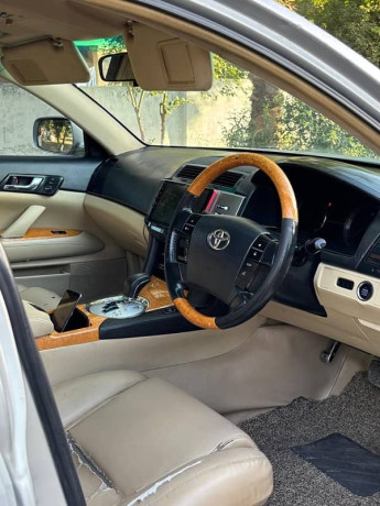 toyota-mark-x-2005-big-11