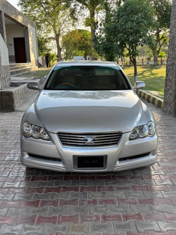 toyota-mark-x-2005-big-0