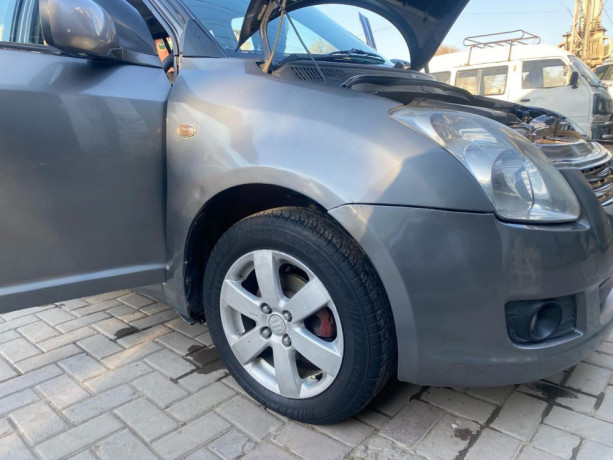 suzuki-swift-13-dlx-2012-big-2
