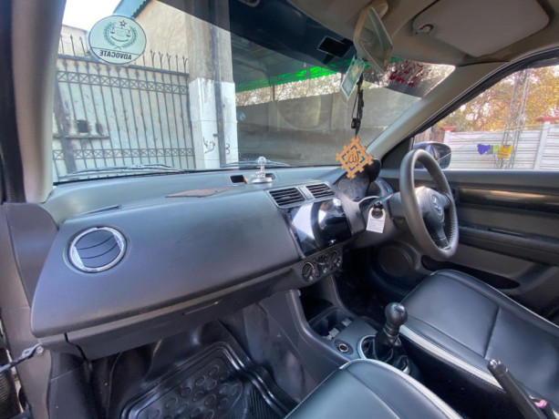 suzuki-swift-13-dlx-2012-big-5
