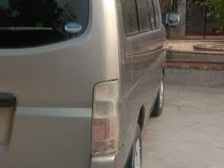 nissan-caravan-2009