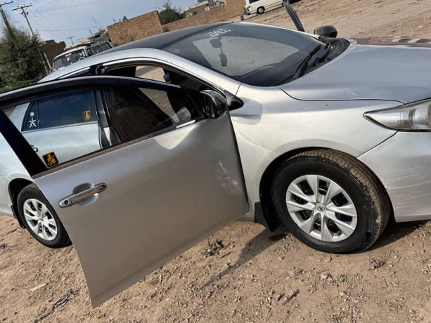 toyota-corolla-altis-2012-big-7