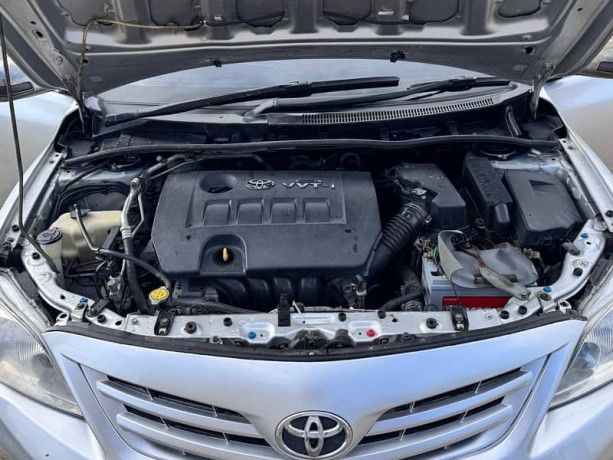 toyota-corolla-altis-2012-big-11