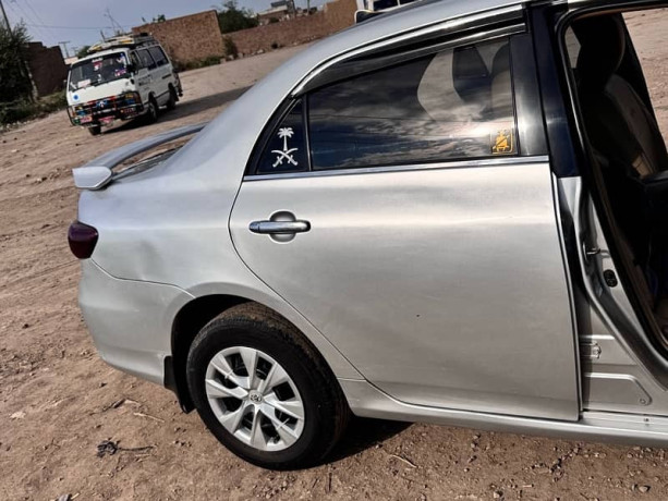 toyota-corolla-altis-2012-big-8