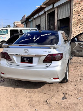 toyota-corolla-altis-2012-big-6