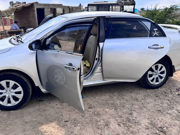 toyota-corolla-altis-2012-big-7