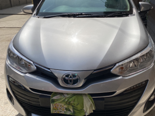 toyota-yaris-sedan-ativ-x-cvt-15-beige-interior