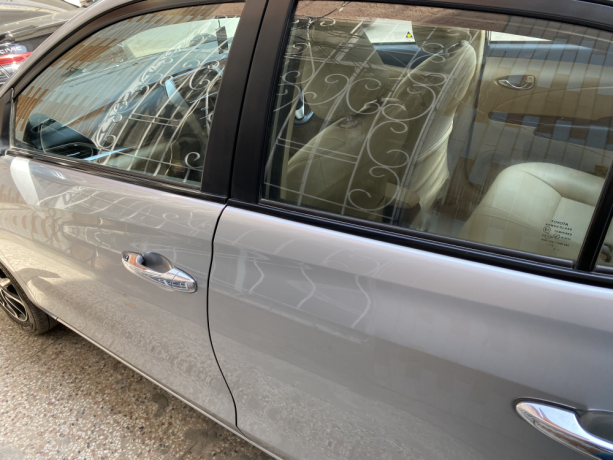 toyota-yaris-sedan-ativ-x-cvt-15-beige-interior-big-7