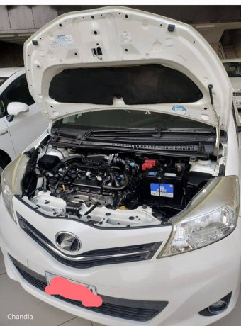 toyota-vitz-2011-big-0