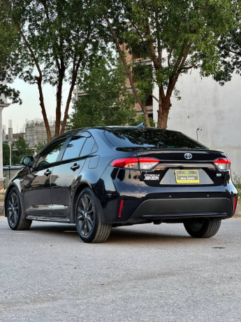 toyota-corolla-2020-hybrid-big-12