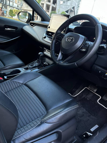 toyota-corolla-2020-hybrid-big-9