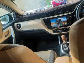 toyota-corolla-grande-2018