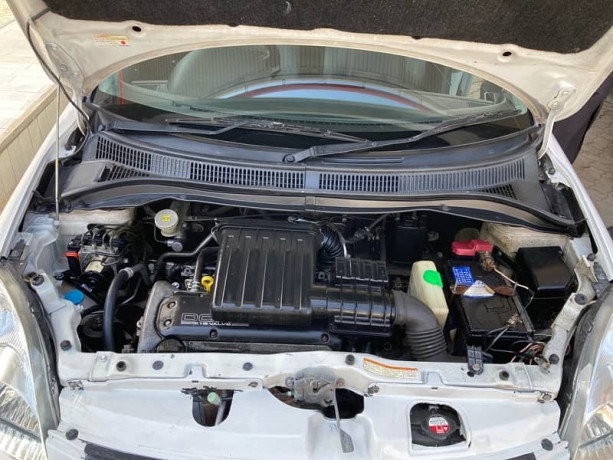 suzuki-swift-dlx-13-2013-big-7