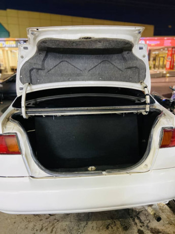 nissan-sunny-1998-model-big-11