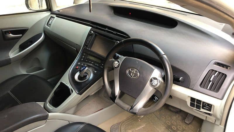 toyota-prius-20112014-big-4