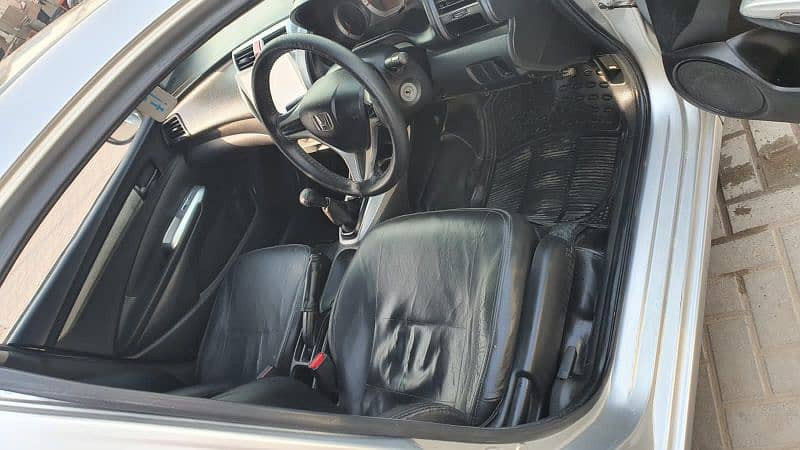 honda-city-ivtec-2010-home-used-and-own-my-name-3346126814-big-4