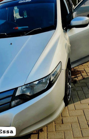 honda-city-ivtec-2010-home-used-and-own-my-name-3346126814-big-3