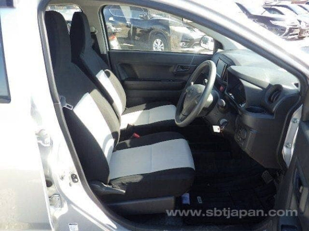 toyota-pixis-same-as-daihatsu-mira-es-big-9