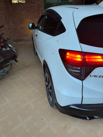 honda-vezel-201824-hybrid-rs-big-6