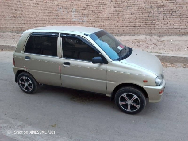 daihatsu-cuore-2010-big-6