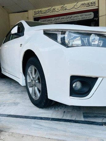 toyota-corolla-altis-2016-big-11