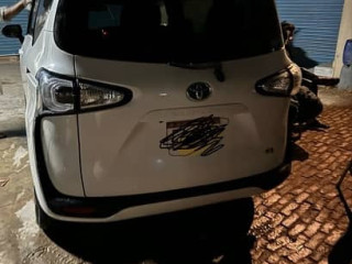 toyota-sienta-2016