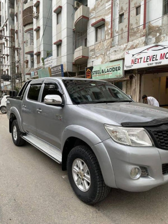 toyota-hilux-2012-big-2