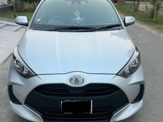 toyota-yaris-x-hatchback-2225