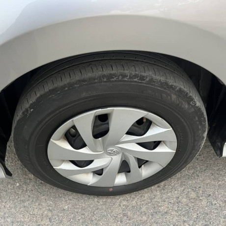toyota-yaris-x-hatchback-2225-big-8