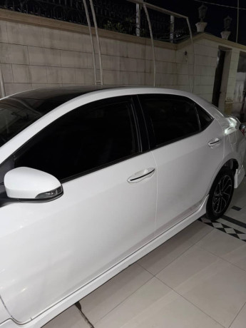 toyota-corolla-altis-18-grande-2021-model-sleek-condition-big-7