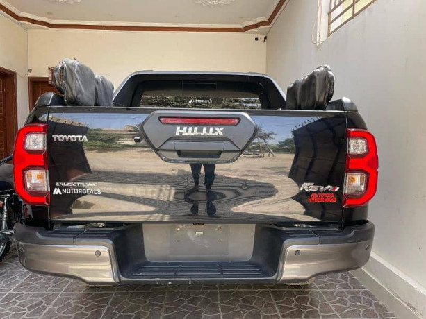 toyota-hilux-2022-big-5