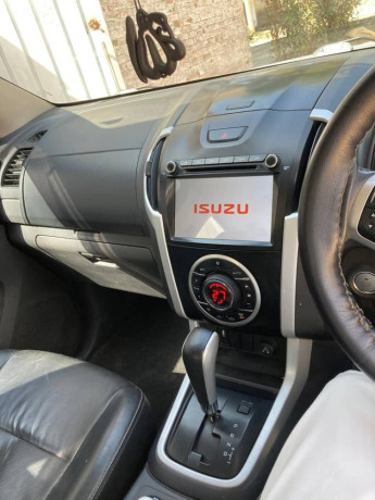 isuzu-d-max-v-cross-big-6