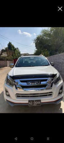 isuzu-d-max-v-cross-big-0