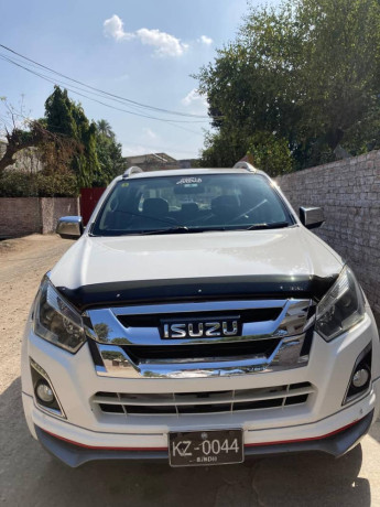 isuzu-d-max-v-cross-big-12